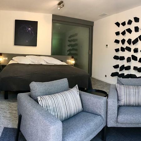Chambres De L'Artemise & Spa Юзес Экстерьер фото